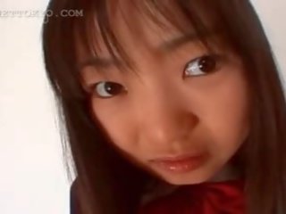 Adolescenziale timido asiatico seduttrice e suo primo tempo con vibratore