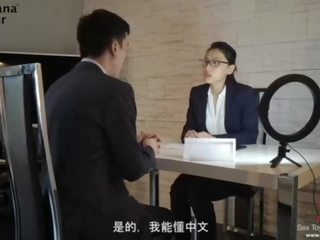 Alegre morena seducción joder su asiática interviewer - bananafever