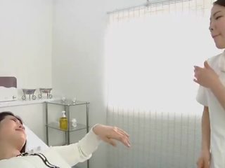 Японки лесбийки еротичен плюене масаж клиника със субтитри
